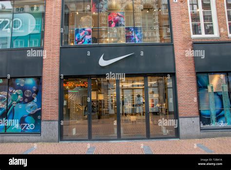 nike nederland telefoonnummer|Nike Store Amsterdam – Kalverstraat 18.